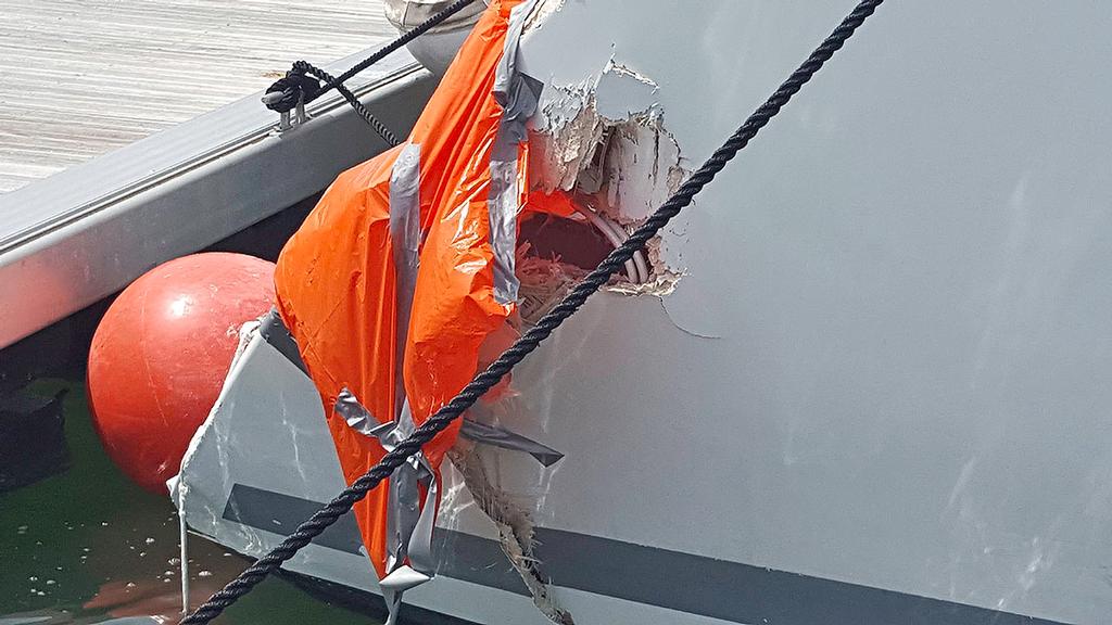 Significant damage to the starboard quarter of this cat. ©  SW