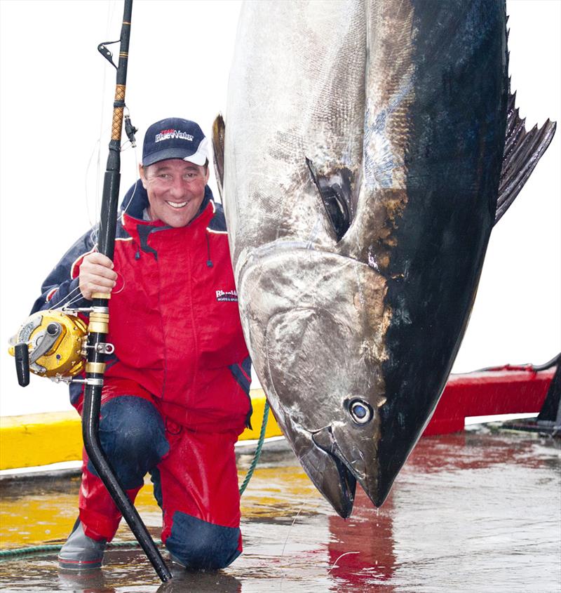 Tim Simpson with 800lb Atlantic bluefin tuna - Sydney International Boat Show photo copyright AAP Medianet taken at  and featuring the Fishing boat class