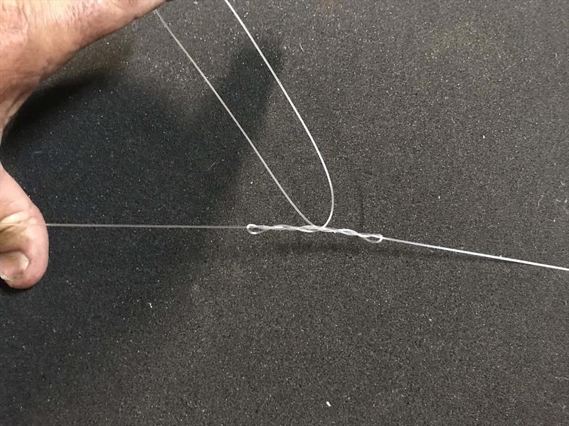 Knots-Dropper loop - an essential part of every fisherman's knot skills - photo © Ryan Moody Fishing